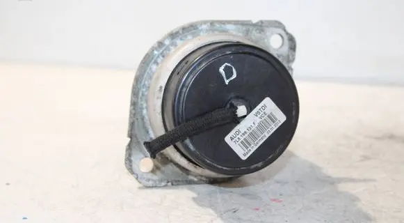 Audi Q7 4L Engine mount bracket 7L8199131F