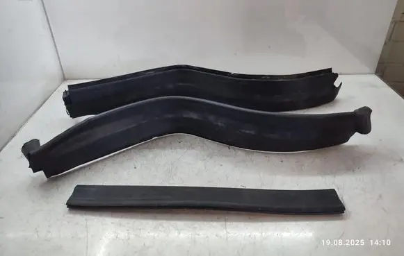 Mercedes-Benz GLK (X204) Engine compartment rubber A2046281298