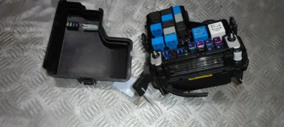 Hyundai Veloster Fuse box set 91235-2V201