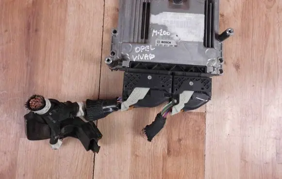 Opel Vivaro Engine control unit/module 0281037200 9845780880 9826975080