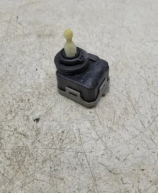 Audi A6 S6 C5 4B Headlight level adjustment motor 6Y0941295