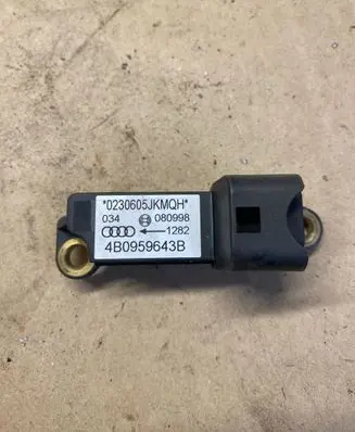 Audi A6 S6 C5 4B Airbag deployment crash/impact sensor 4B0959643B 080998 0230605KKMQH