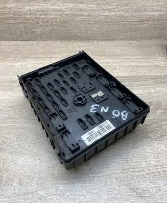 Volkswagen PASSAT B6 Fuse module 3C0937125 63592777