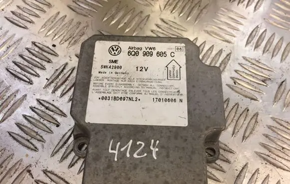 Volkswagen PASSAT B5.5 Airbag control unit/module 6Q0909605C 4124
