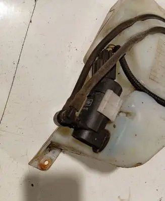 Ford Focus C-MAX Windscreen/windshield washer pump 1S7117K624FE