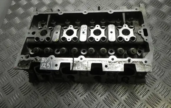 Volkswagen Golf VII Engine head 04L103404M BV1251