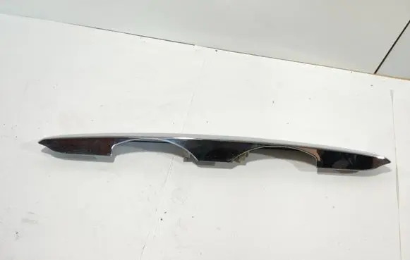 Trunk door license plate light bar