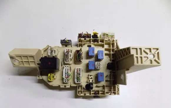 Suzuki SX4 Relay mounting block 3677079J50