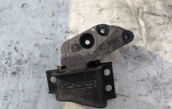 Peugeot Boxer Engine mount bracket 1367173080