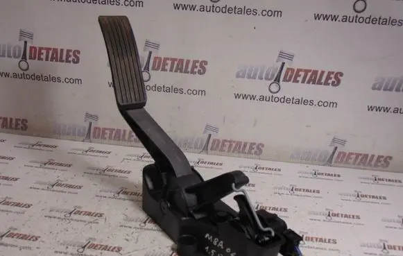Mercedes-Benz A W169 Accelerator throttle pedal A1693000204