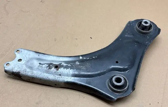 Renault Megane III Front lower control arm/wishbone 545600004R