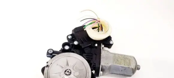 Toyota Verso Front door window regulator motor 698100F020 69810-0F020