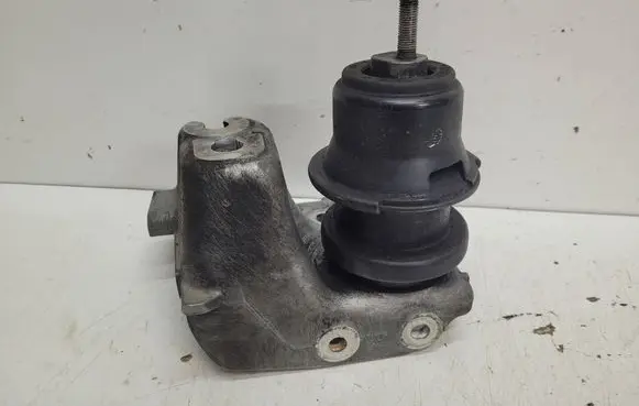 Subaru Outback Engine mount bracket