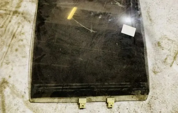 Isuzu Trooper Rear door window glass
