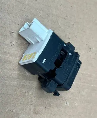 Skoda Superb B9 Rear glass lock/latch E530 FL3H19T562A