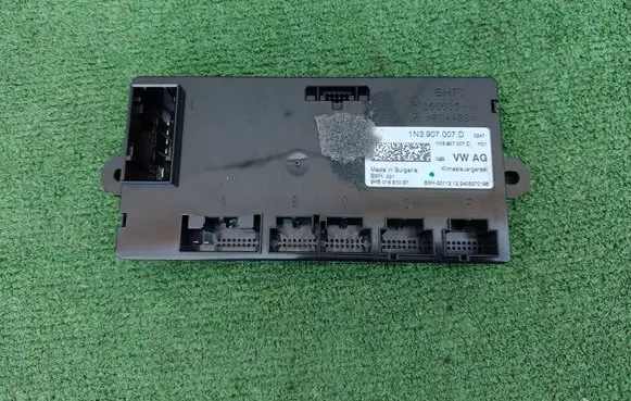 Volkswagen ID. Buzz Air conditioner control unit module 1N3907007D 1N3907007C