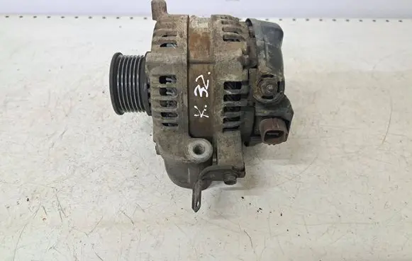 Toyota Avensis T250 Generator/alternator 