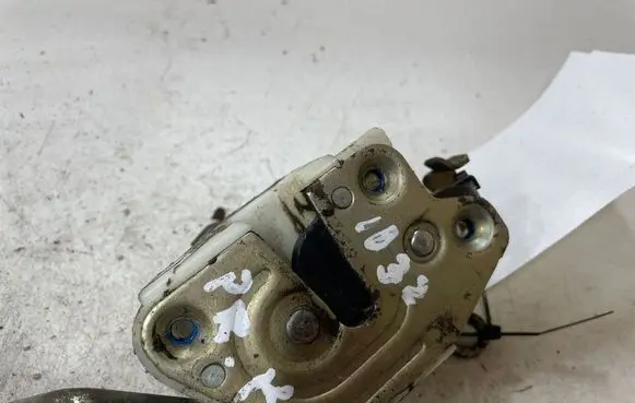 Mitsubishi Pajero Front door lock