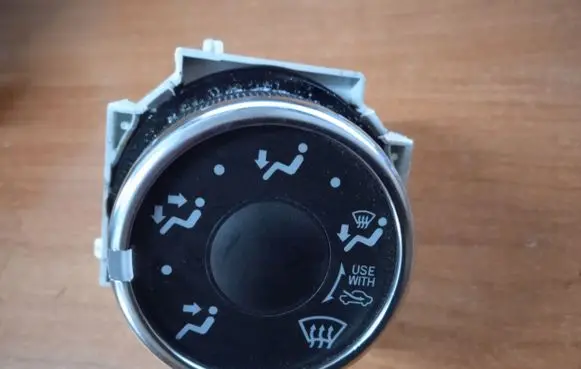 Toyota Yaris Tailgate/trunk/boot open switch 