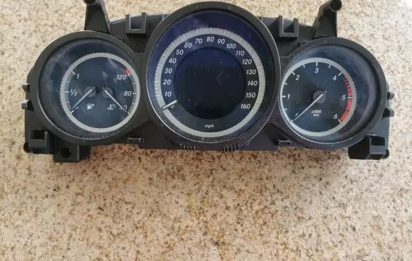 Mercedes-Benz C W204 Speedometer (instrument cluster) A2049004809