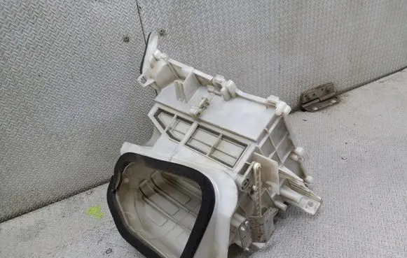 Nissan X-Trail T30 Interior heater climate box assembly housing 