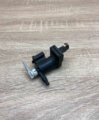 Mercedes-Benz C W203 Vacuum valve A2038000178