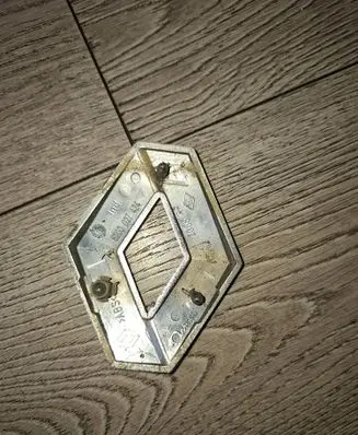 Renault Megane II Manufacturer badge logo/emblem 8200027424