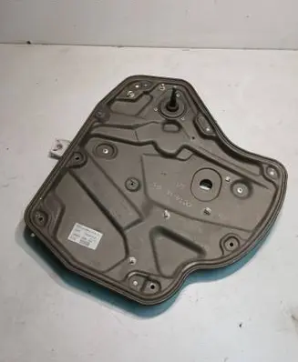 Rear door manual window regulator