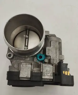 Volkswagen PASSAT B7 Throttle valve 03C133062AA 125210061F