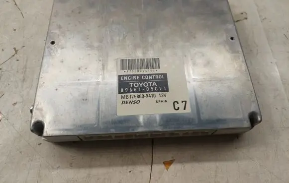 Toyota Avensis T250 Engine control unit/module MB1758009410 8966105C71