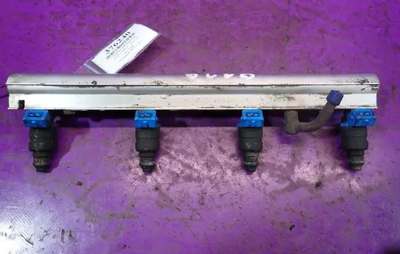 Volvo S40, V40 Fuel main line pipe
