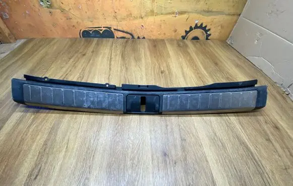 Trunk/boot sill cover protection