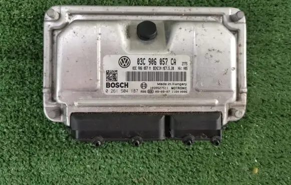 Seat Ibiza IV (6J,6P) Engine control unit/module 03C906057CA 0261S04187