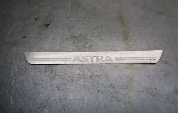 Opel Astra H Front sill trim cover