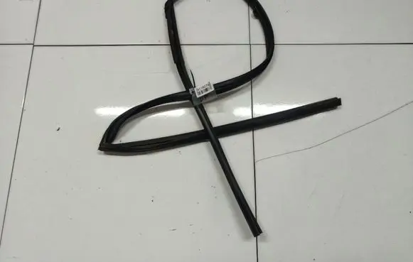 Nissan X-Trail T30 Rubber seal front coupe door 