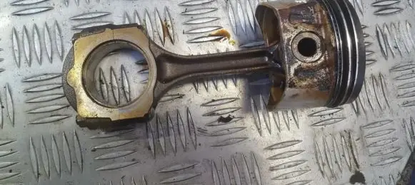 Renault Megane I Piston with connecting rod K519J