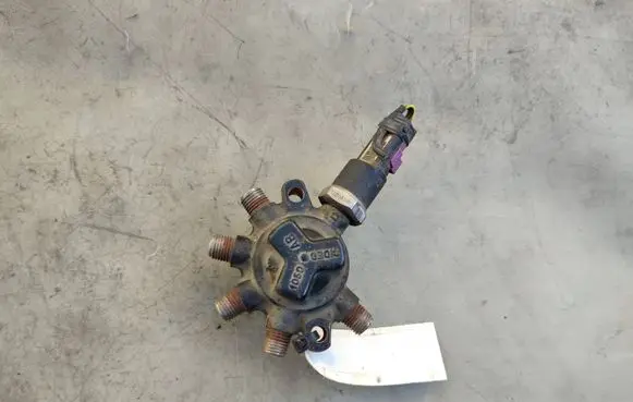 Ford Focus Fuel main line pipe R9144Z020C