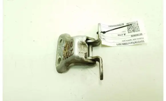 Toyota Yaris Front door lower hinge 687300D030
