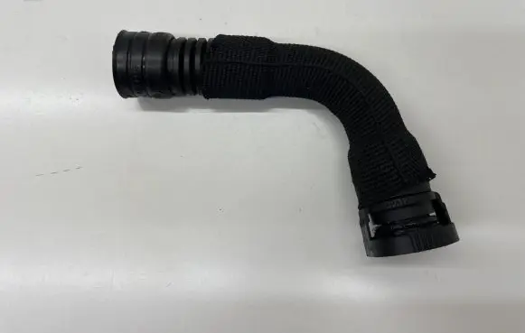 Volkswagen Jetta V Breather hose/pipe 038103493AC