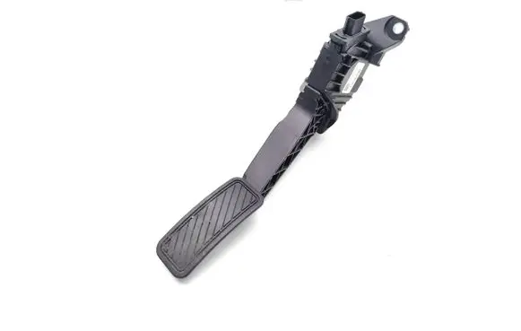 Accelerator throttle pedal