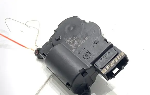 Volkswagen PASSAT B8 Air flap motor/actuator 5Q0907511K
