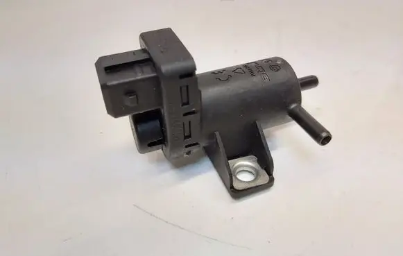 Nissan X-Trail T32 Valve vacuum 6200762162