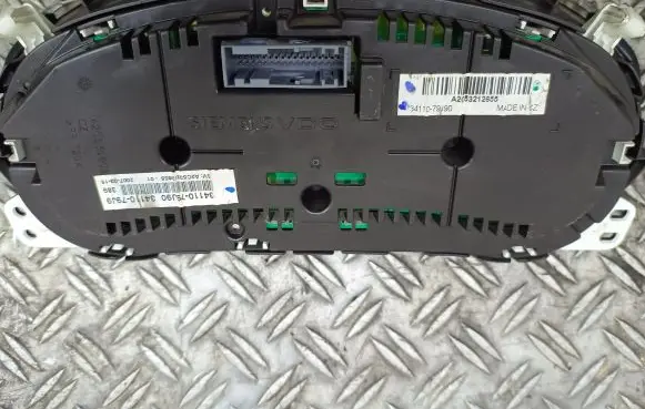 Suzuki SX4 Speedometer (instrument cluster)