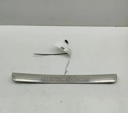 Mercedes-Benz GLE W167 Front sill trim cover A1676861300 A1676809104