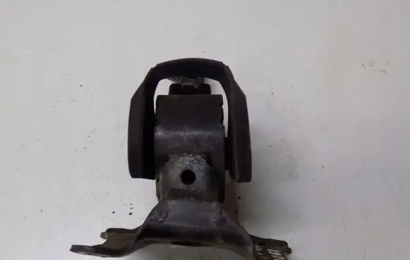 Nissan X-Trail T30 Engine mounting bracket 89732jkdsuiw125