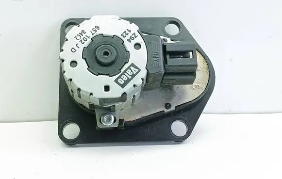Citroen C5 Air flap motor/actuator 657102JD