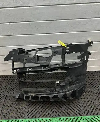 BMW 5 G30 G31 G38 Front bumper mounting bracket 51117385345 15067010