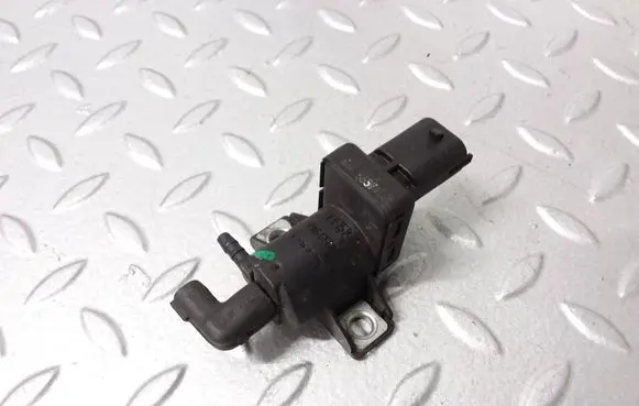 Opel Insignia A Vacuum valve 55574896