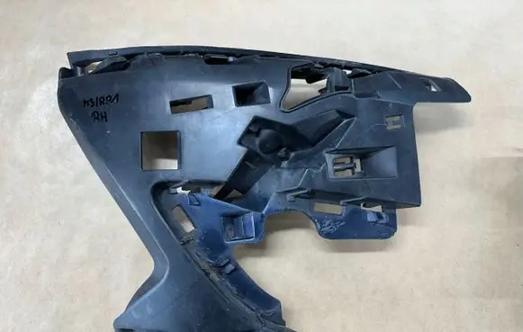 Volvo S60 Front bumper mounting bracket 31323426