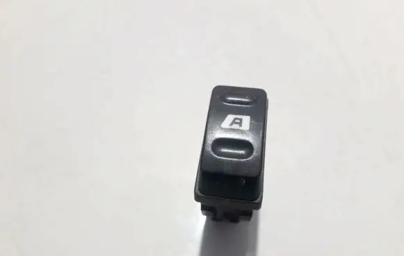 Citroen Xsara Picasso Electric window control switch 22681